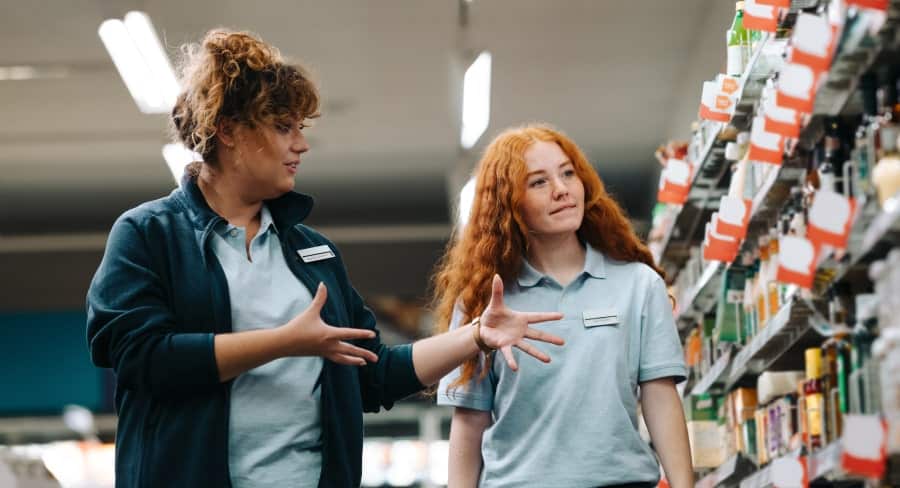 آموزش فروش حضوری یا آنلاین؛ کدام برای تیم شما بازده بیشتری دارد؟